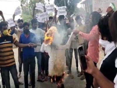 Former MP Shahabuddin's supporters burned Lalu-Tejashwi's effigies, raised murdabad slogans