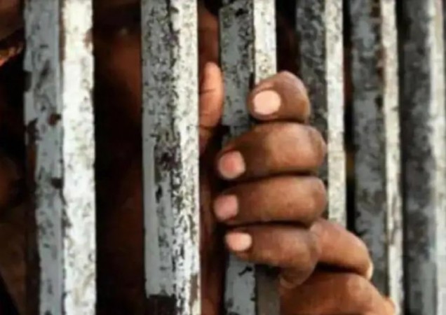जेलों में फैलते कोरोना पर योगी सरकार का बड़ा फैसला, रिहा होंगे 10 हज़ार कैदी
