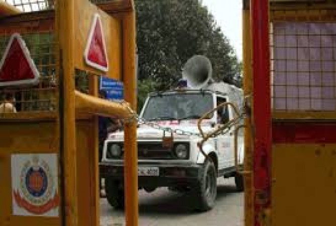 कोरोना संकट के बीच सामने आई बड़ी लापरवाही, शमशान घाट में चिता बुझाकर शव ले गयी पुलिस