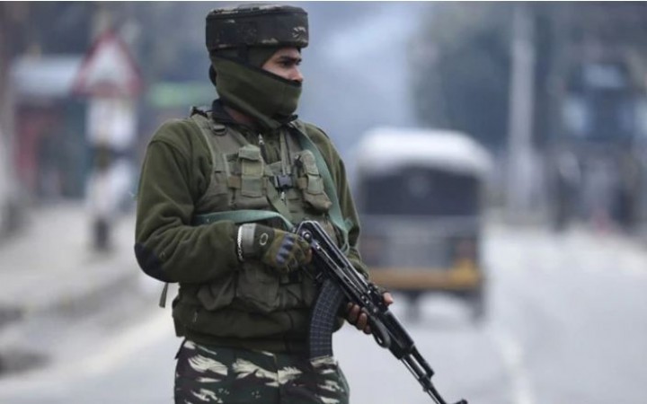 जम्मू कश्मीर: सांबा में आतंकियों ने किया ग्रेनेड अटैक, सर्च ऑपरेशन जारी