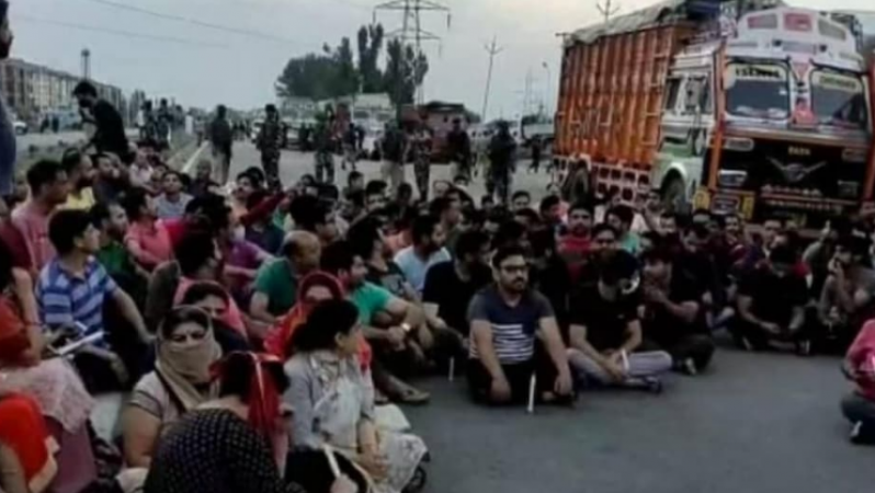 जम्मू-कश्मीर में मचा बवाल! 350 कश्मीरी पंडितों ने दिया सामूहिक इस्तीफा