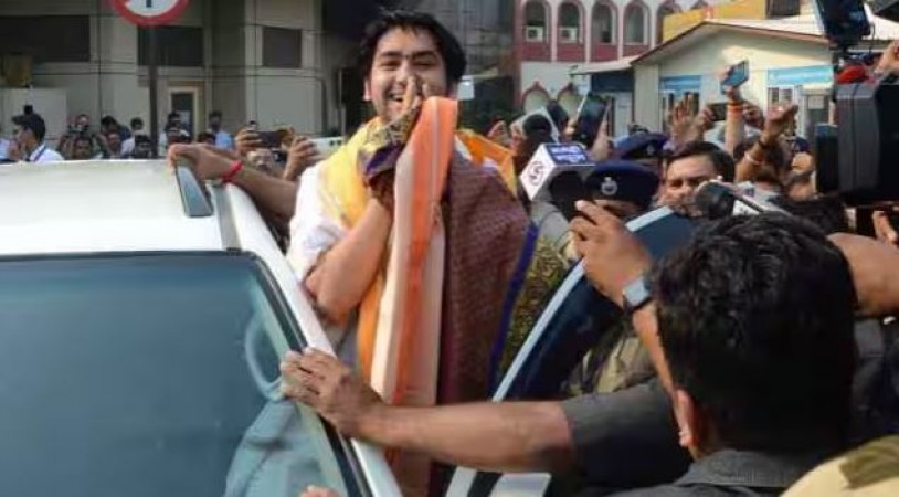 Bageshwar government Dhirendra Shastri reached Patna amidst all the protests, was welcomed grandly