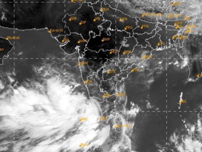 केरल में भारी बारिश का अनुमान, तीन जिलों के लिए रेड अलर्ट जारी