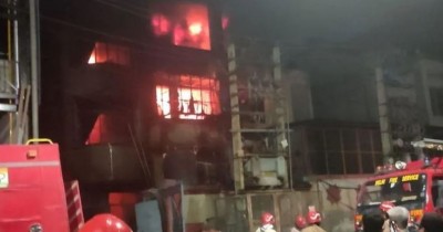 Fire breaks out at the plastic factory in Narela