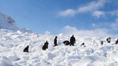 हिमस्खलन में फंसने से लेफ्टिनेंट कर्नल और सैनिक की मौत, अधिकारियों ने जताया शोक