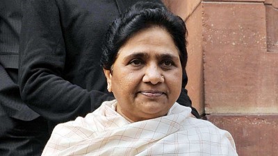Mayawati demands safe return of migrant workers