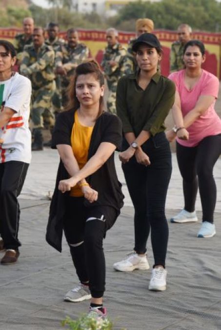 निहत्थे लड़ने में माहिर हुईं इंदौर की महिलाएं, BSF के प्रशिक्षकों ने सिखाए दांव-पेंच