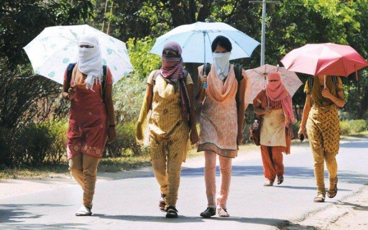 MP: Temperature at 5 years low in may month