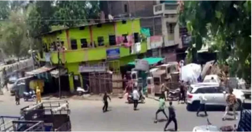 इंदौर: मोहम्मद यूनुस ने तोड़ा लॉकडाउन, गिरफ्तार करने पहुंची पुलिस पर लोगों ने बरसाए पत्थर