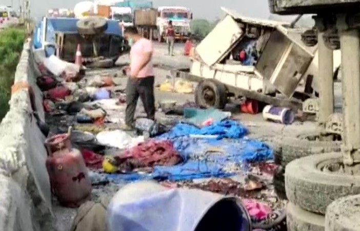 हरियाणा: एक्सप्रेसवे पर सो रहे थे 18 प्रवासी मजदूर, ट्रक ने कुचला