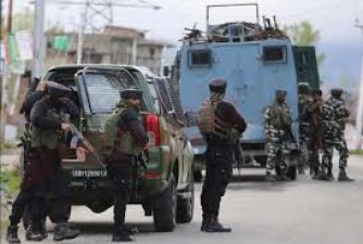 श्रीनगर:  सुरक्षाबालों और आतंकवादियों के बीच फिर हुई मुठभेड़