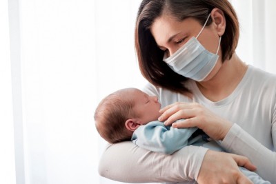 सरकार का बड़ा ऐलान- अब बच्चे को अपना दूध पिलाने वाली मां भी लगवा सकती है कोरोना वैक्सीन
