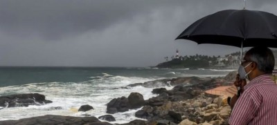 Monsoon to hit Kerala, rain expected to lash Delhi