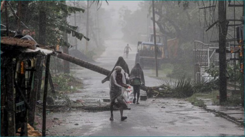 21 people died due to cyclone Amphan in kolkata