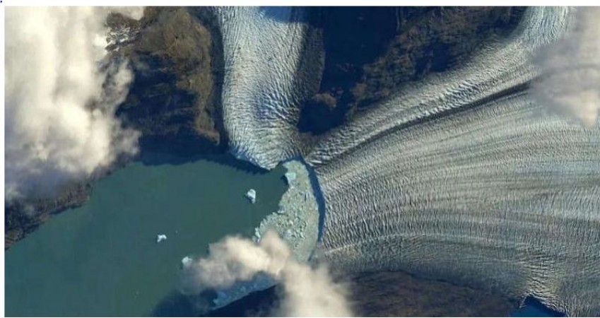 मानवता पर मंडराया एक और ख़तरा, स्पेस स्टेशन से दिखा पिघलता हुआ विशालकाय ग्लेशियर...