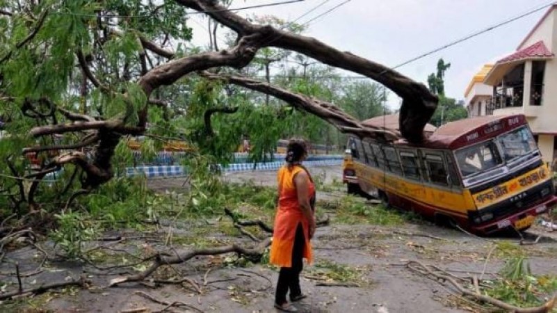 चक्रवाती तूफ़ान अम्फान से बंगाल में हाहाकार, ममता सरकार ने मांगी सेना की मदद