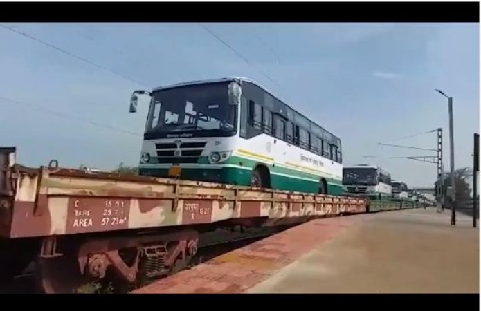 Video of buses being loaded on trains goes viral, know the reality?