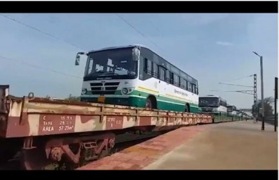 Video of buses being loaded on trains goes viral, what is the reality?