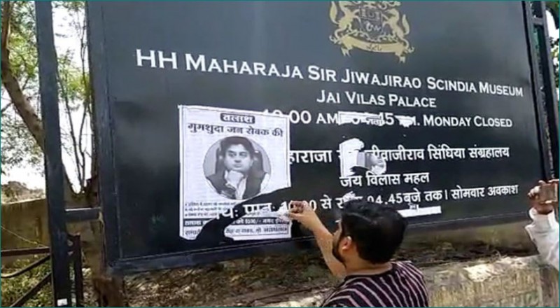 Posters of 'Scindia Missing' in Gwalior, Jyotiraditya's supporters erupt