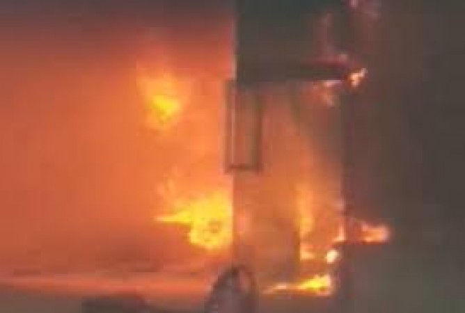 After Tughlakabad, Massive fire breaks out in Delhi's shoe factory