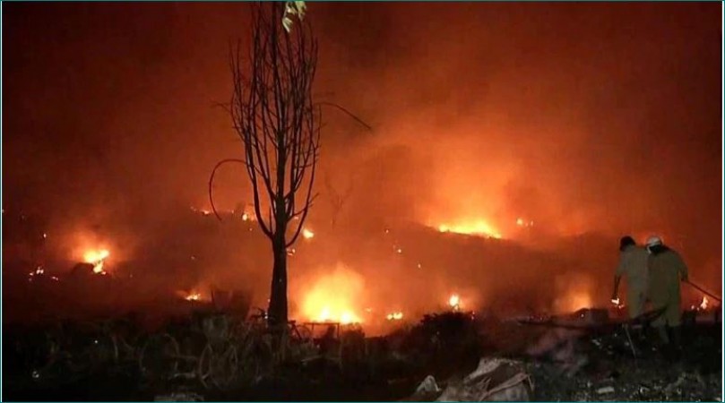 Massive fire brakes out in Delhi at midnight, 1500 slums burnt to ashes
