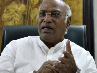 Mallikarjun Kharge called economic package a severe blow, accused Modi government