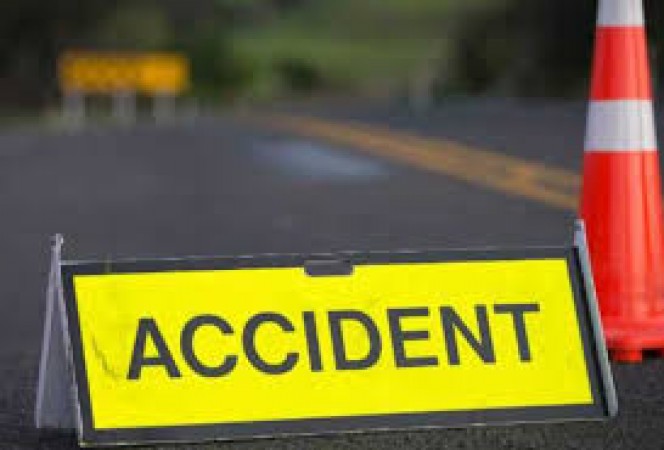 Uttar Pradesh: Bolero and truck collided on Etawah-Kanpur highway