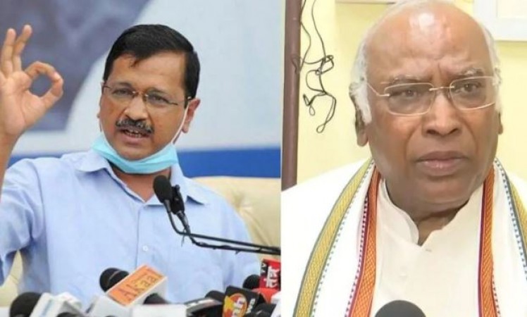 Case filed against Kejriwal and Mallikarjun Kharge, accused of making 'casteist' remarks on the President!