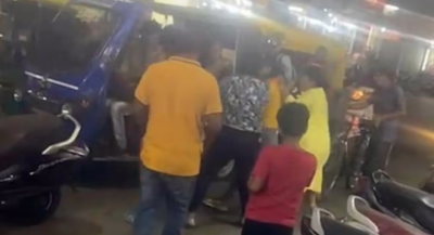 Women who came to Rajwada for shopping, clashed with the girl,