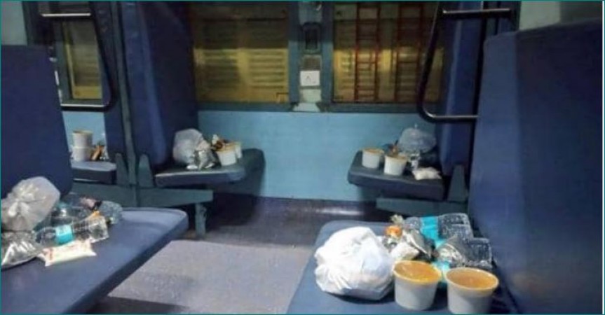 Workers getting food on seat in Shramik special train, railway tweeted