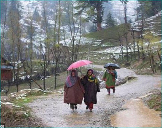 जम्मू कश्मीर में लोगों को गर्मी से मिली राहत, कई इलाकों में हुई बारिश