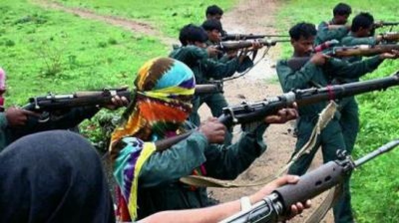 Deputy Commander of Naxalite Organization surrendered in Dantewada