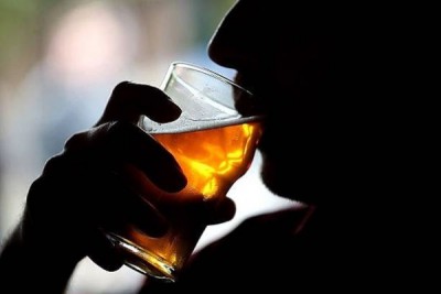 अलीगढ़ में जहरीली शराब पीने से अब तक 22 की मौत, 6 गिरफ्तार, 5 अफसर निलंबित