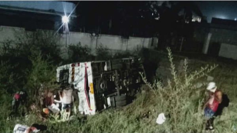 Laborers going to Kolkata by private bus met accident, 7 injured