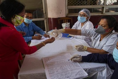 विश्व के बाद भारत में कोरोना का डबल अटैक, वायरस से ठीक हुए मरीज दोबारा निकले संक्रमित