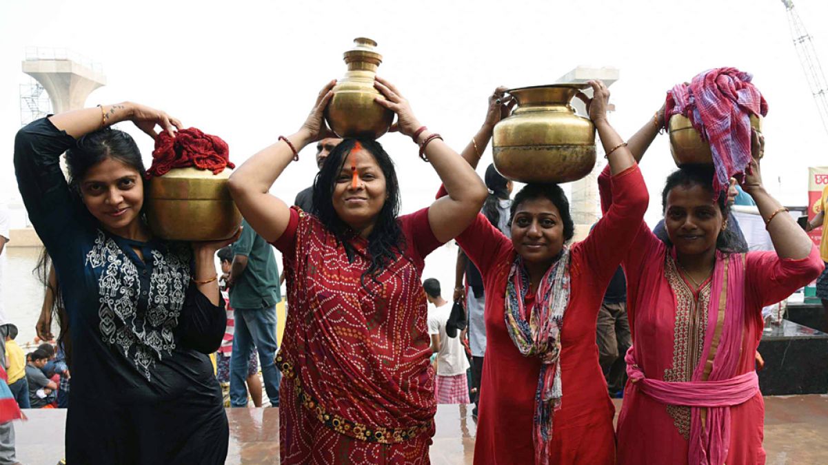 Chhath is eliminating the distance between religions, Muslim women are also observing fast