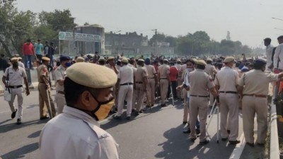 निकिता तोमर हत्याकांड पर महापंचायत के बाद लोगों ने किया चक्का जाम, पुलिस ने भांजी लाठियां
