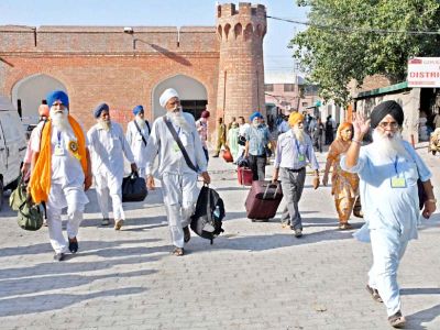 Batch of 1100 Sikh devotees reached Lahore, will take part in Guru Nanak's birth anniversary