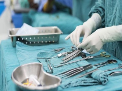 ऑपरेशन के दौरान महिला के पेट में डॉक्टर ने छोड़ा तौलिया, काटनी पड़ी आंत