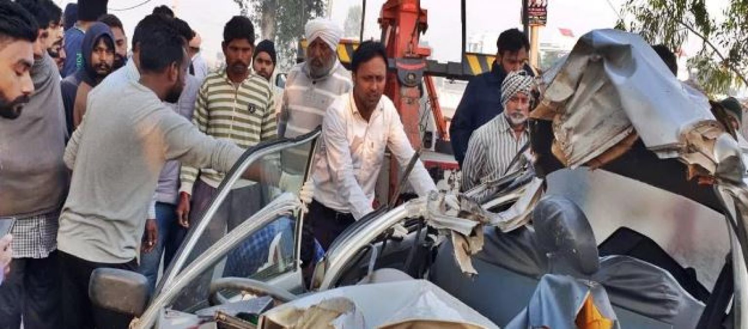 Haryana: Car collided with a tree, 5 dead