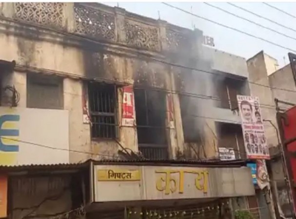 रायपुर: गिफ्ट शॉप में लगी भयंकर आग, लाखों का सामान जलकर राख