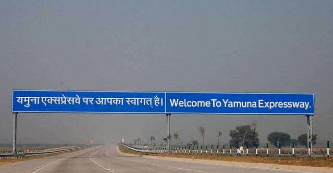 Tragic accident on Yamuna Expressway, five including driver died