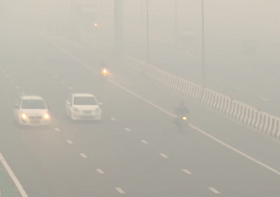 दिल्ली: नहीं माने लोग, आज सुबह धुंए से ढंका पूरा आसमान
