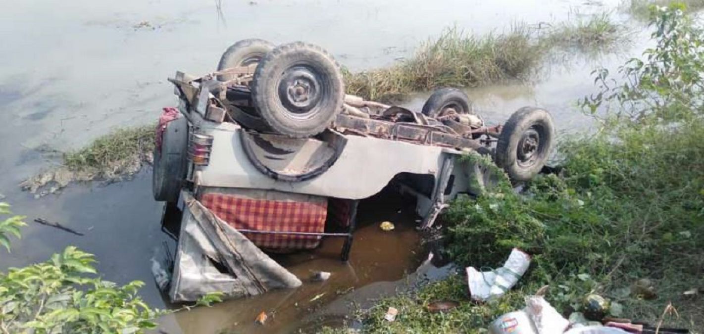 Jeep filled with devotees falls in the ditch, 12 injured