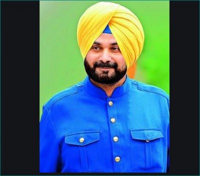 Navjot Singh Sidhu in protest against agricultural laws, says, 'People of Punjab will not tolerate war on proud and turban'