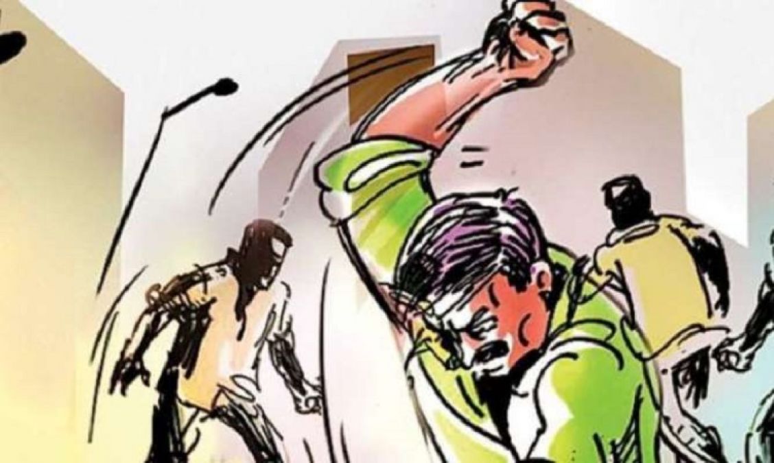 Incident of mob lynching again from Jharkhand, man beaten up on charges of battery theft