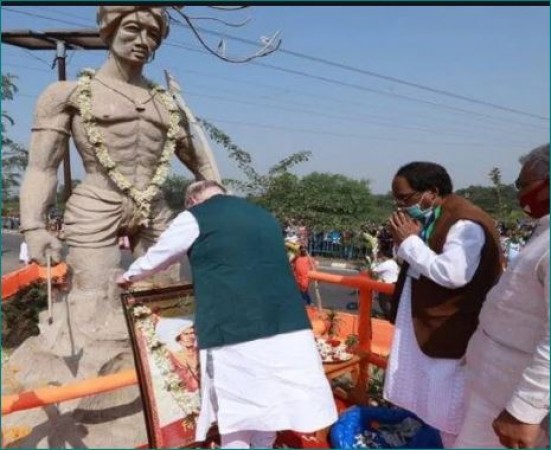 बिरसा मुंडा की प्रतिमा नहीं पहचान पाए अमित शाह, चूक पर TMC ने साधा निशाना