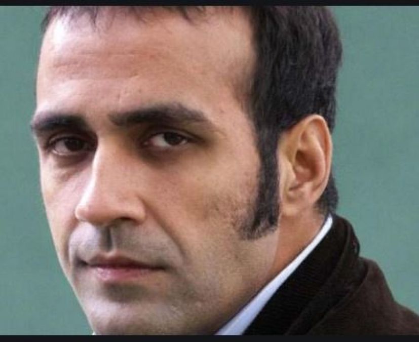 OCI card canceled for Aatish Taseer calling Prime Minister 