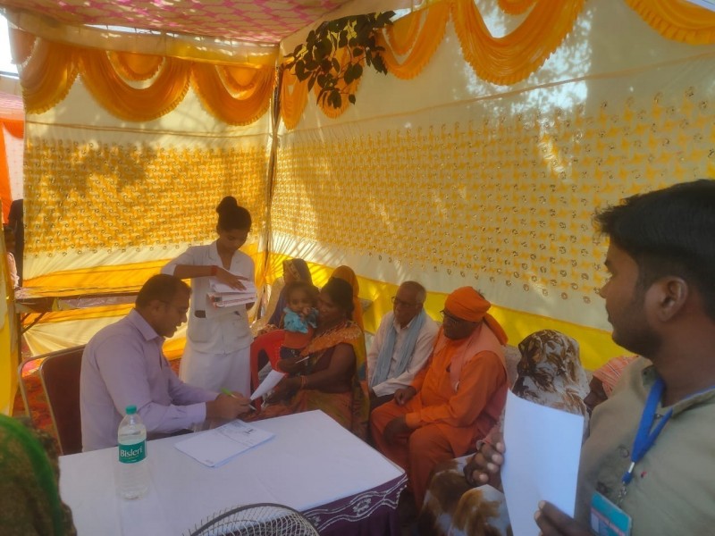 हनुमानगढ़ मे लगा निःशुल्क स्वास्थ शिविर, भारी संख्या में पहुंचे मरीज