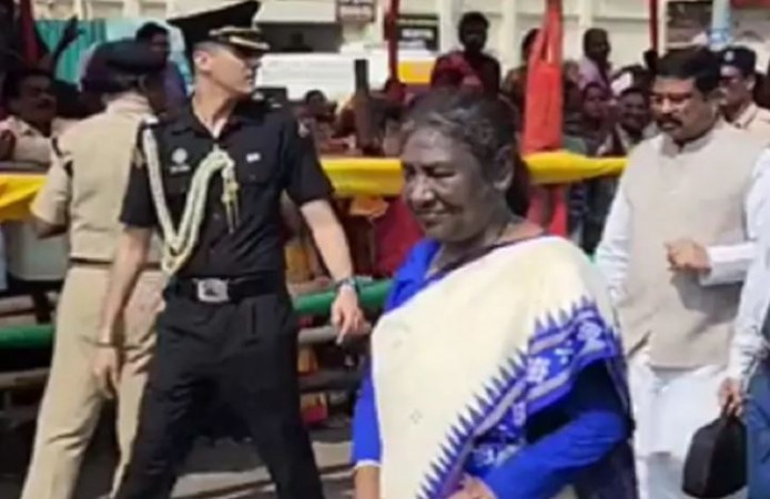 VIDEO: President Murmu walks 2 km barefoot to see Lord Jagannath